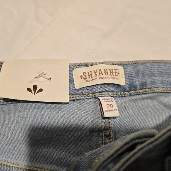 NWT Shyanne Country Wear Mid Rise Flare Distressed Jeans 28 Regular x 34 Long - Picture 4 of 16